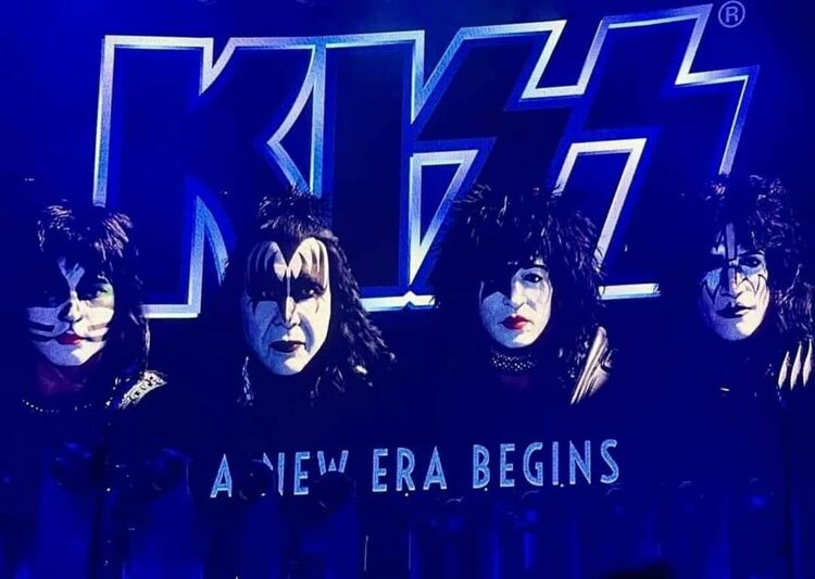 След като изсвириха последните си концерти, KISS обявиха „нова ера“