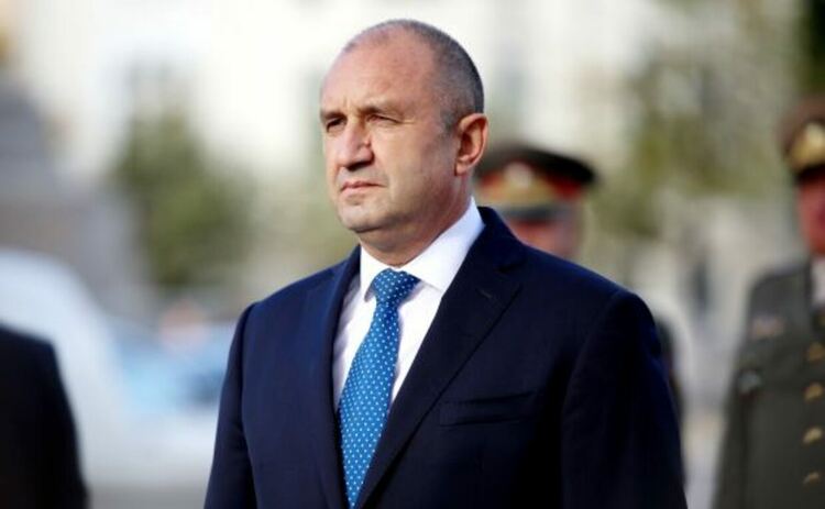 Президентът наложи вето на БТР-ите за Украйна