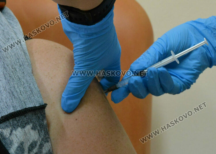 Румънски министри на здравеопазването с обвинения за покупка на ваксини срещу КОВИД-19