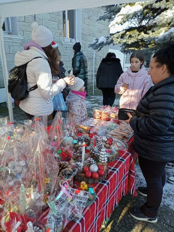 Искренци събират средства за градинката пред читалището им