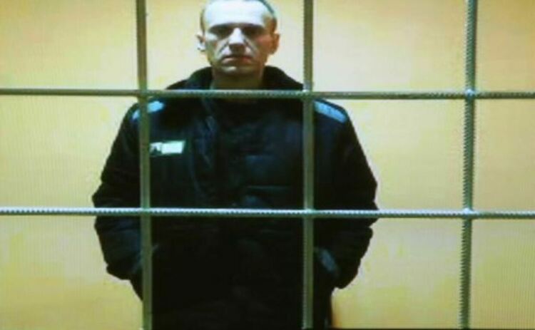 Разглеждането на исковете на Навални е спряно. Съдиите не знаят къде е той