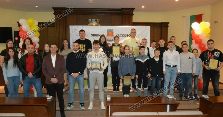 Състезатели на 14 клуба се борят за призовете в анкетата "Спортист на Хасково" 
