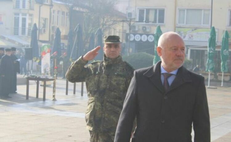 Няма да изпращаме кораби в Червено море, нито войски в Йемен, заяви Тодор Тагарев