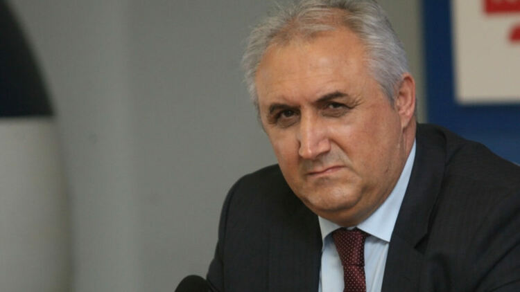  Доган може да изпусне управлението на ДПС, опасява се Мехмед Дикме