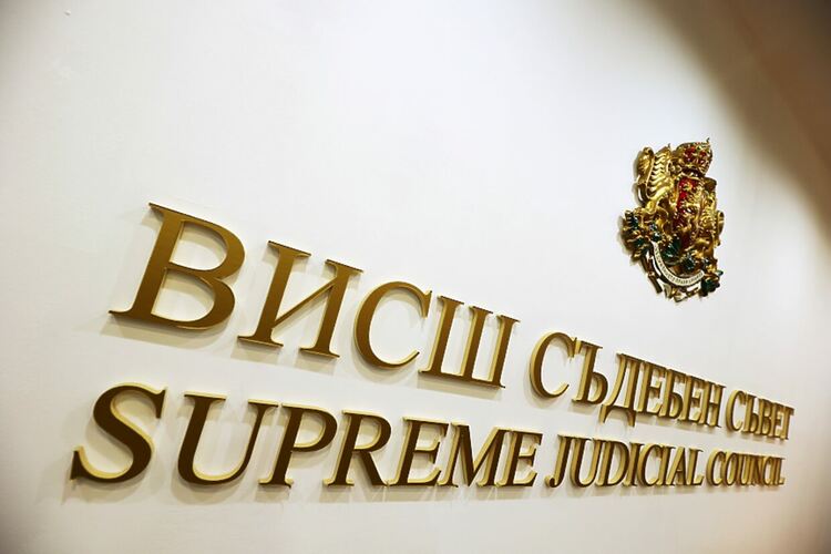 „Народното събрание да избере веднага нов ВСС и регулатори“