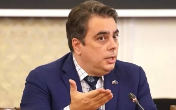 Проверки текат в около 700 фирми в страната, не се оказва натиск, заяви министър Асен Василев