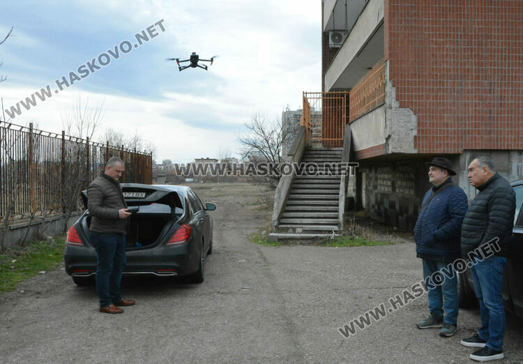 Експерти оглеждат терен в Хасково, определен сред 20-те в страната за кацане на медицински хеликоптери