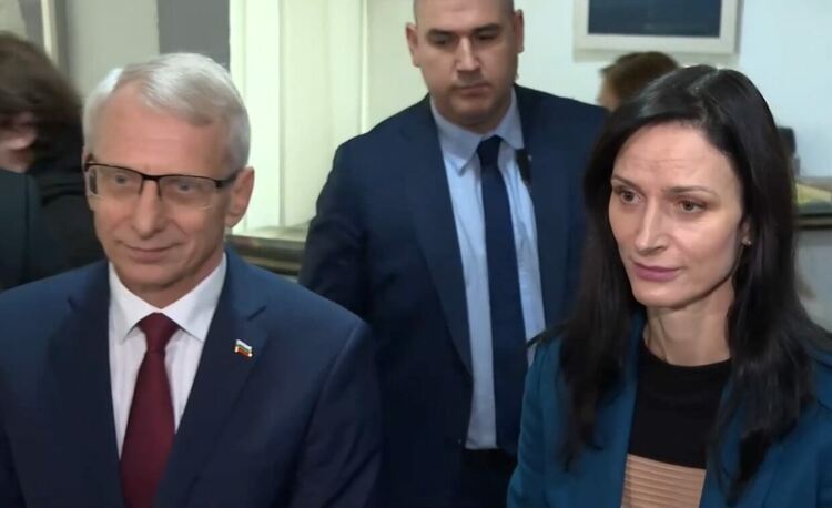 Денков и Габриел: Целта е приемане на еврото на 1 януари 2025 г.