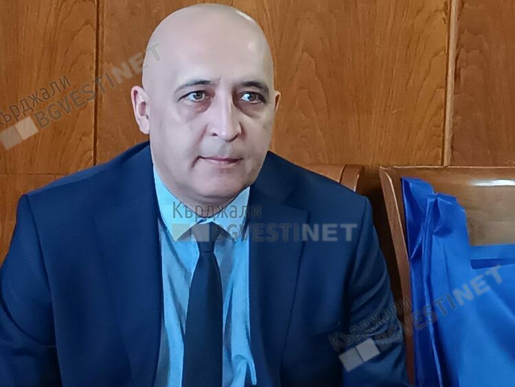 Кметът Ерол Мюмюн затяга дисциплината в администрацията,издава заповед за представително облекло