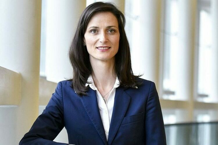 Мария Габриел ще председателства Националния съвет за превенция и защита от домашното насилие