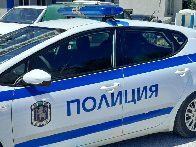 Младеж нападна с удари възрастен мъж в заведение в Асеновград 