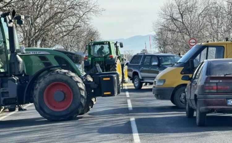Пак протести и блокади на пътища, после преговори с властта
