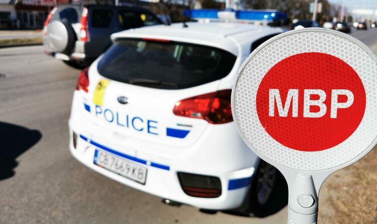 Шофьор опита да подкупи пътни полицаи с 20 лв.