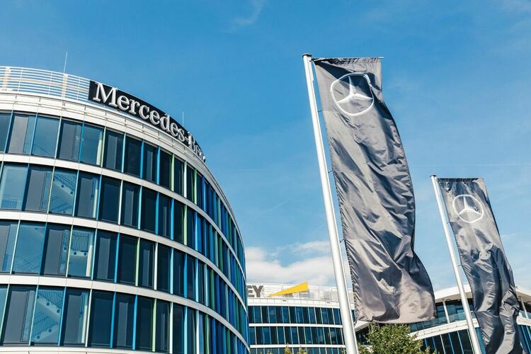Mercedes-Benz измести Tesla от първото място в класацията за най-скъпи автомобилни марки
