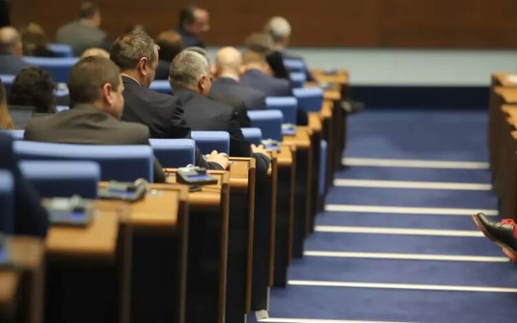 ГЕРБ и ДПС наредиха само „Хюндай“ да отиде на преговори за нова АЕЦ
