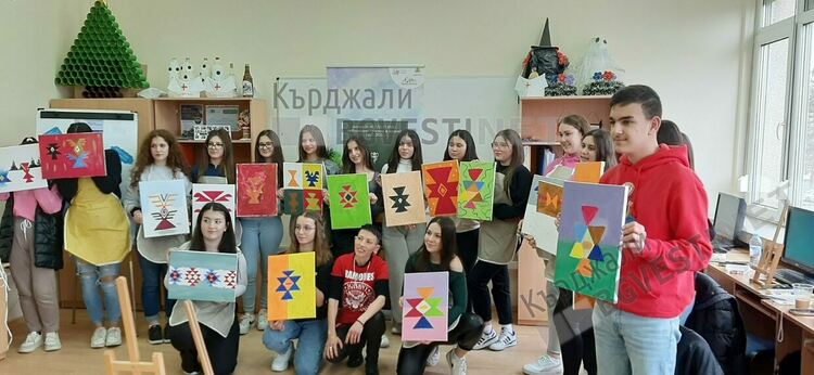 Традициите оживяха  в Кърджали чрез българските шевици