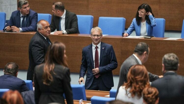 Коалиционното споразумение на ГЕРБ е готово, но премиерът поиска повече от два дни за преговори