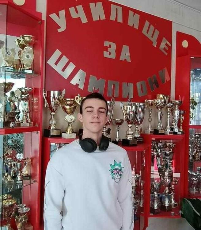 Трима славейковци на национален кръг по английски