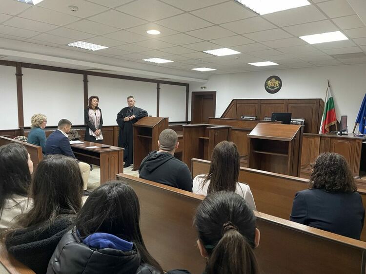 Административен съд - Смолян беше домакин на практическо обучение на студенти