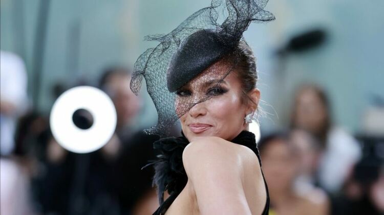 Jennifer Lopez се бори с роботи и изкуствен интелект в нов филм