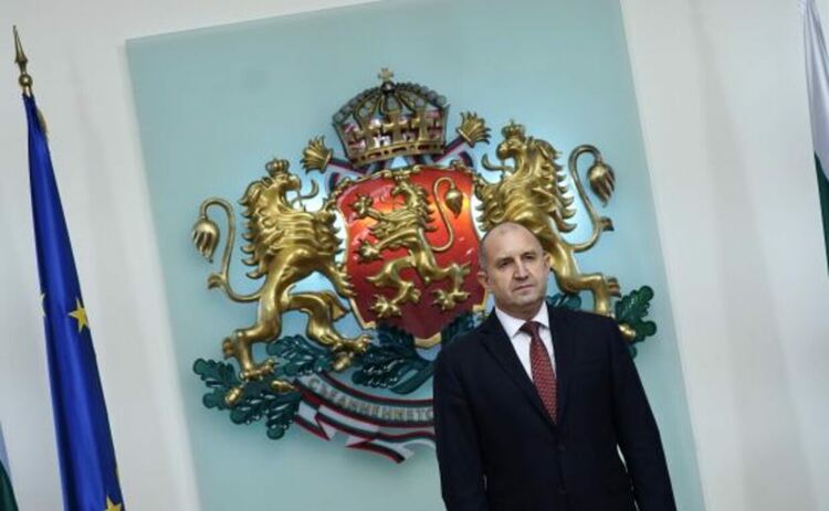 Радев отложи връчването на мандата на ГЕРБ
