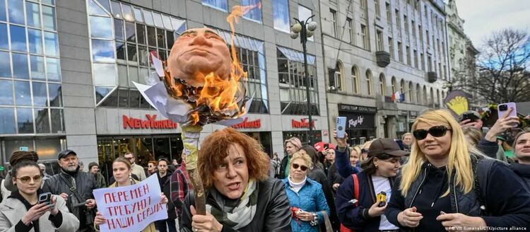 „Путин е убиец“: как гласуваха руснаците в чужбина