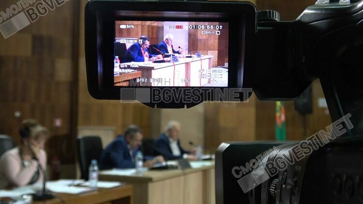 След един час спорове Мелемов оттегли докладната за разширяване на синята зона за паркиране ВИДЕО