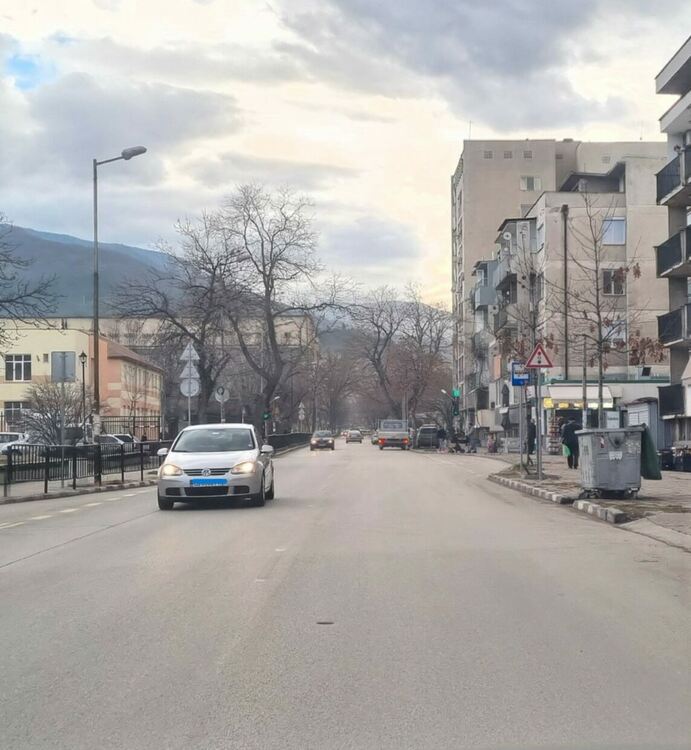Започна опресняване на пътната маркировка в Асеновград 