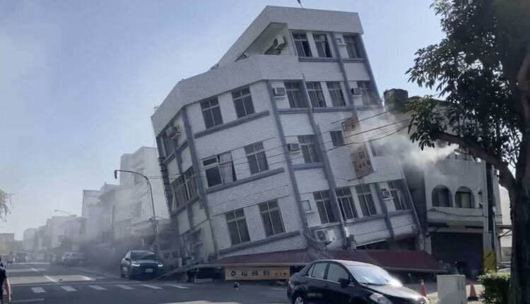 Мощно земетресение разтърси Тайван, има жертви и разрушения 