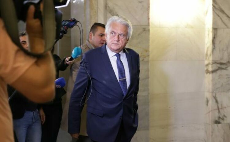 Рашков призна, че е назначил жената на Нотариуса. Тревожи се, че не се знае къде е Живко Коцев