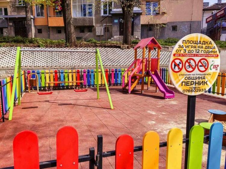 Изцяло бе благоустроено пространството между бл.№56 и бл.58 на ул. „Отец Паисий“ и бл.№19, №21 и №23 на ул. „Найчо Цанов“.