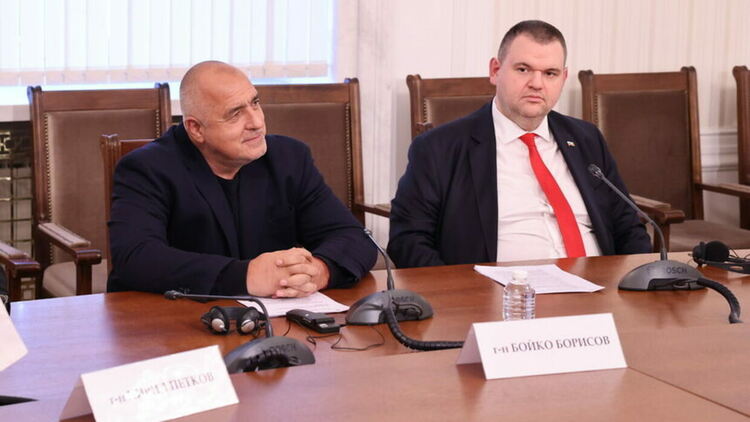 Промяната губи от разказа за „добрия Борисов и лошия Пеевски“