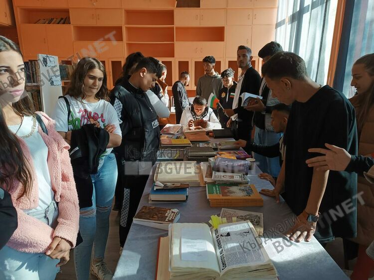 Професионалната гимназия „Евридика“ в Кърджали се включи в инициативата „Походът на книгите“