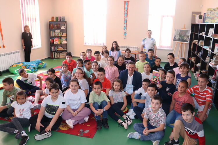 Кметът Станислав Дечев се включи в „Походът на книгите“