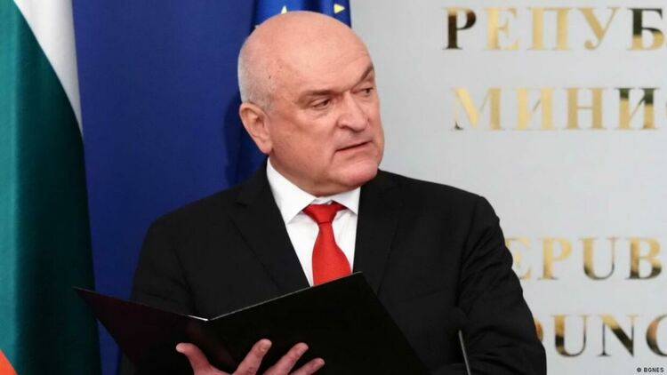 В това служебно правителство няма почти нищо служебно