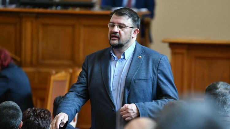 Кои са фирмите на Настимир Ананиев