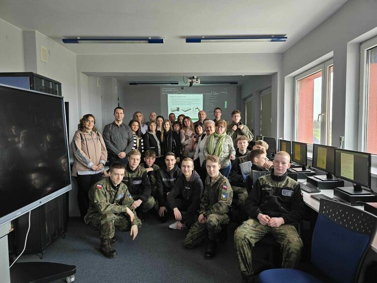 Учители от ПГТАТ „Н. Й. Вапцаров“ на обучение по „Еразъм+" в Полша