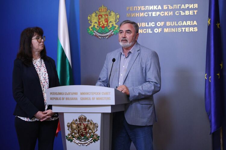 Късно потърсена лекарска помощ стои зад смъртните случаи на две бебетата с коклюш у нас