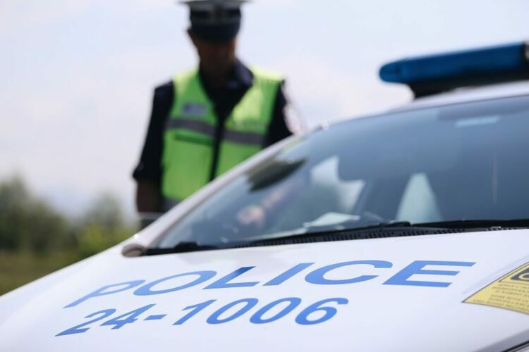 Седем души са задържани по време на масирана специализирана полицейска операция, проведена тази сутрин в Перник
