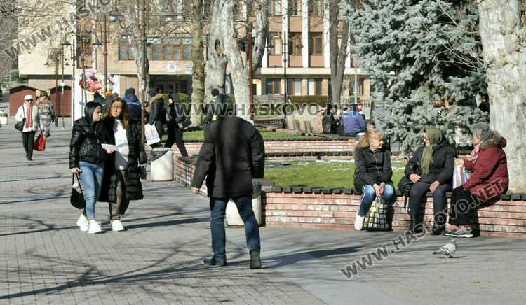 Предимно слънчево време в петък
