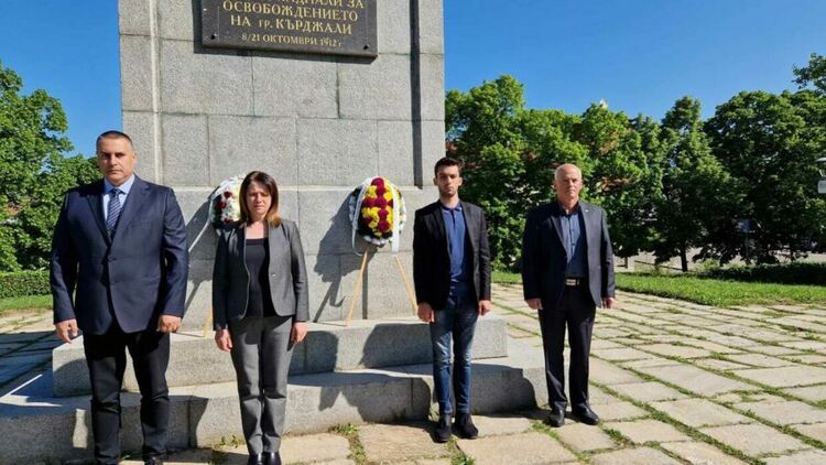 Венци от община Кърджали за Деня на храбростта
