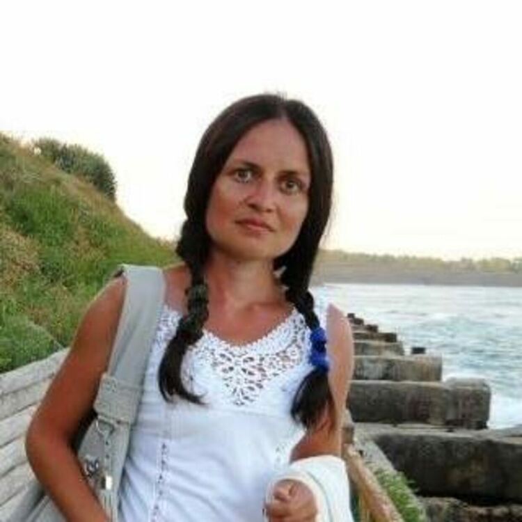 Петя Цонева представя благотворително „Люлката на живота“ в Хасково