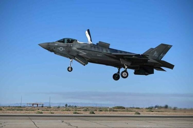 F-35 се разби до летището в Албакърки - пилота е в тежко състояние