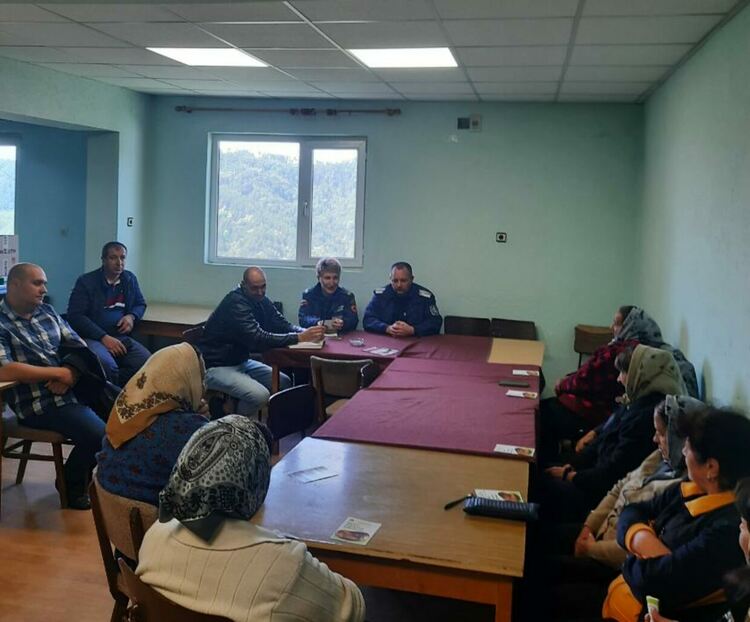 Мобилните полицейски екипи - в помощ на хората в малките и отдалечени населени места