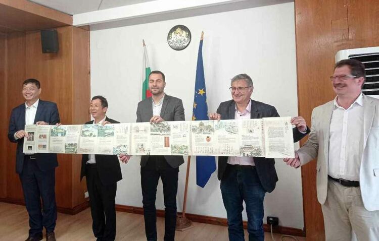 В Областна администрация Смолян гостува китайска делегация от Китайския културен център в София 