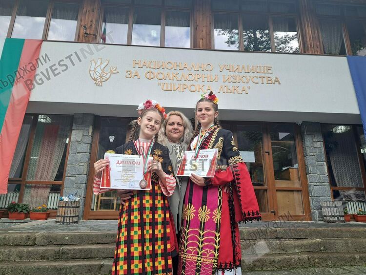 Кърджали с два медала от престижен национален фолклорен конкурс "Широка лъка пее, свири и танцува“