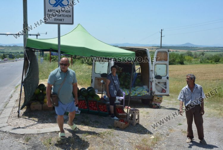 Производители спорят кой да продава на забранено място в Хасково