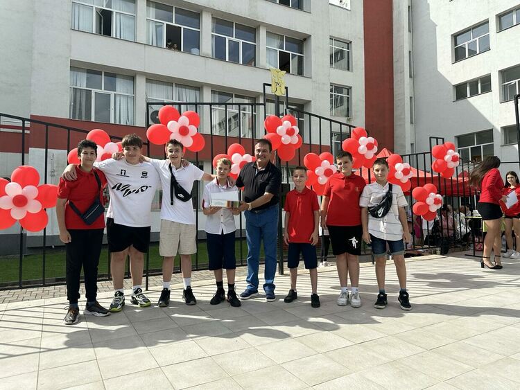 Славейковци от 4 до 6 клас казаха "Здравей, ваканция!"