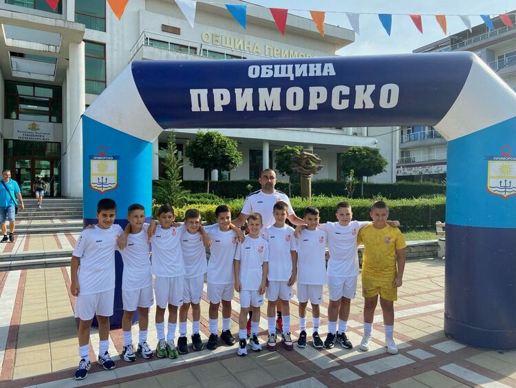 Младите футболисти на ФК „Хасково“ с два приза от турнир в Приморско