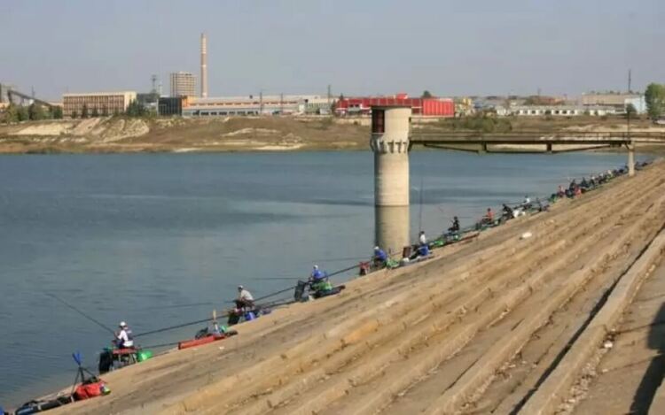 Екоминистерството отряза водата за напояване от 7 язовира